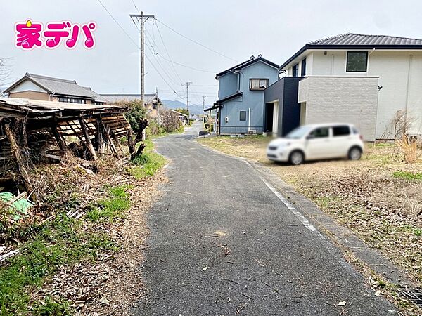 前面道路：北側約4ｍ幅