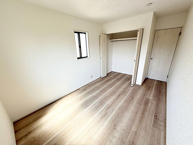 【洋室6.5帖】 お子様にとっての初めての「自分の部屋」。学習机やベッドの配置もラクラクです。