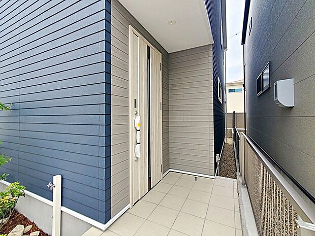 住まいの第一印象を決める明るい玄関