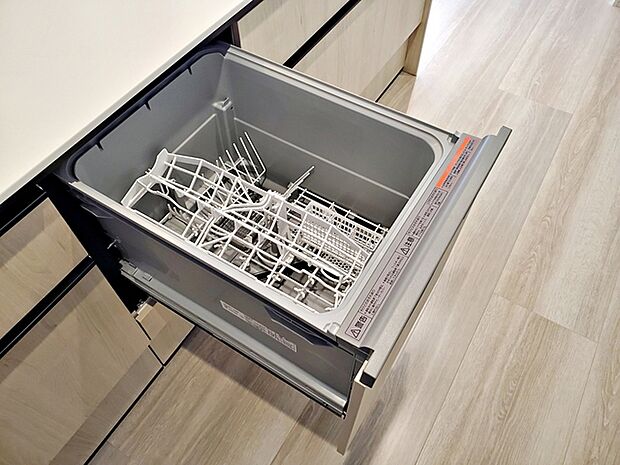 食器洗浄乾燥機は時間のかかる食器洗いを楽にしてくれる上に水道代も安くなるスグレモノ