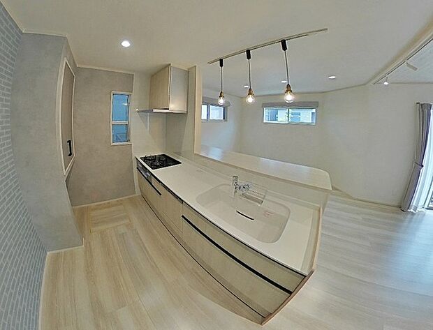 【キッチン】お料理の用意や後片付けもスマートな対面キッチン。お料理中もリビングのご家族と会話が弾みます 