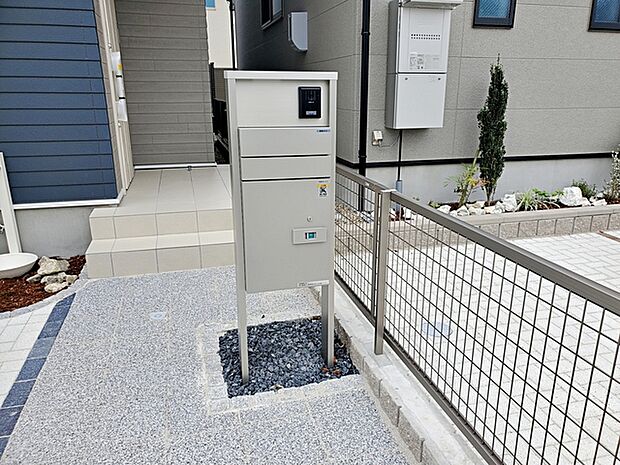 宅配BOX！留守中でも荷物か受け取れます。ネットショッピングがさらに楽しくなりますね！ 