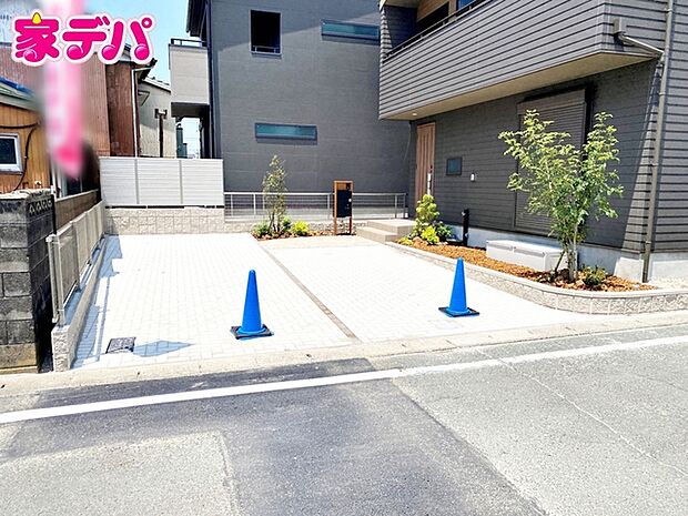 広々3台駐車可能物件！！お友達が遊びに来た時も安心！（車種による）