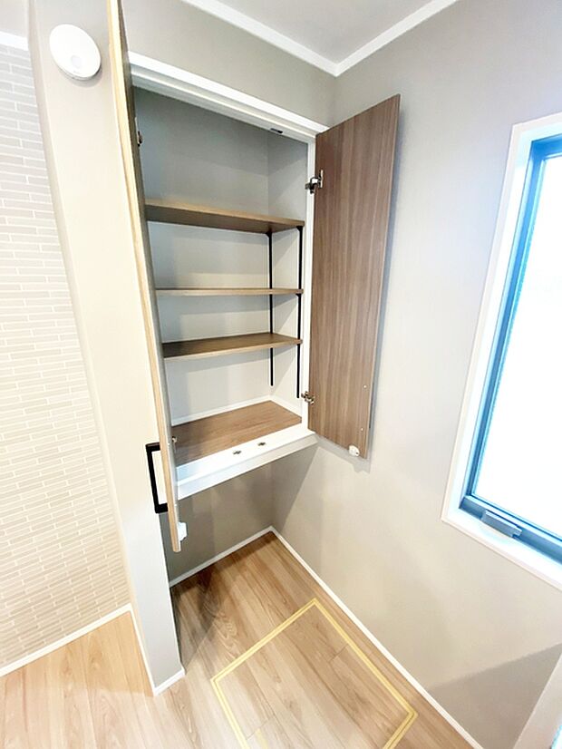 【パントリー】 人目に触れられたくないものの隠し置場としても最適なパントリー