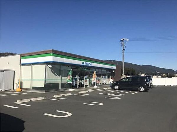 ファミリーマート新城豊栄店（380m）