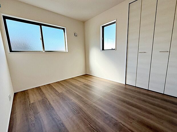 【洋室5.25帖】 お子様にとっての初めての「自分の部屋」。学習机やベッドの配置もラクラクです。