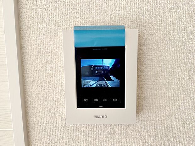 映像と音声で玄関先の様子をチェックできるモニター機能で安心