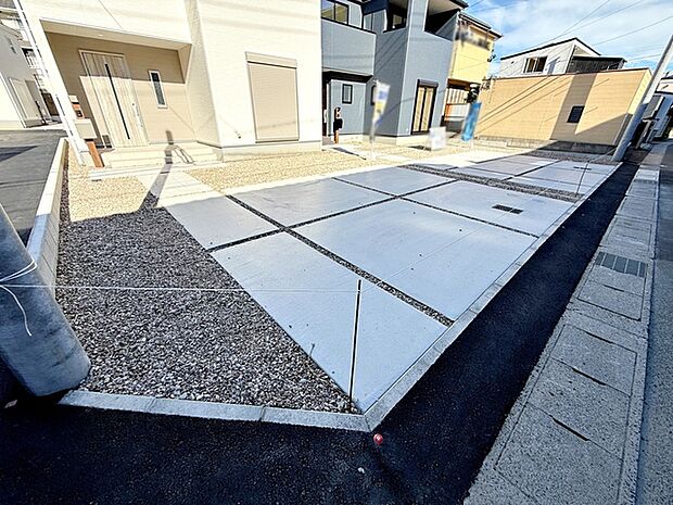 駐車場は2台分を確保、並列で駐車できます。