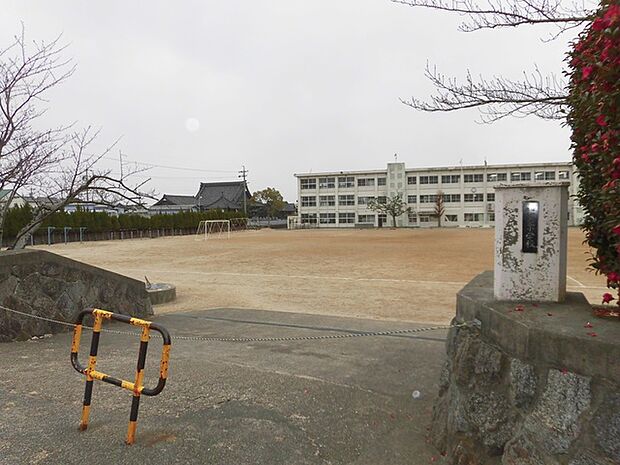 三谷小学校（350m）
