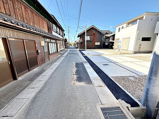 前面道路:南西側約3.6m幅(セットバック前)。前面道路は車通り少ないのでお子様も安心して暮らせる環境です