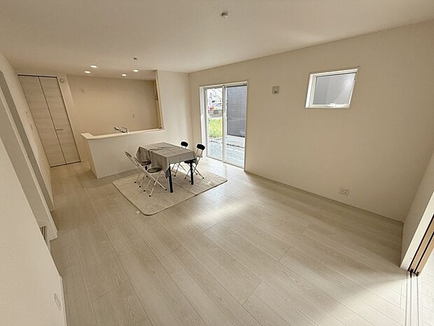 【リビング15.75帖】 ナチュラルなリビングはどんなインテリアにも合います！ 