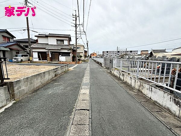前面道路：西側約5ｍ幅