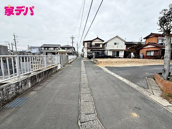 前面道路が5ｍと広いので運転が苦手な方にも安心です