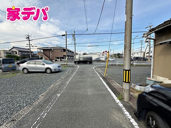前面道路：北西側約3ｍ幅