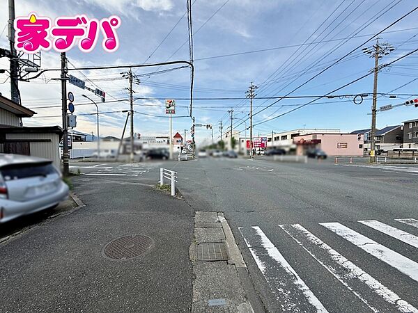 前面道路：南西側約13ｍ幅