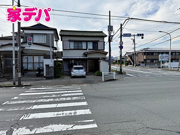 小・中学校や買い物施設が徒歩10分圏内、住環境良好です。