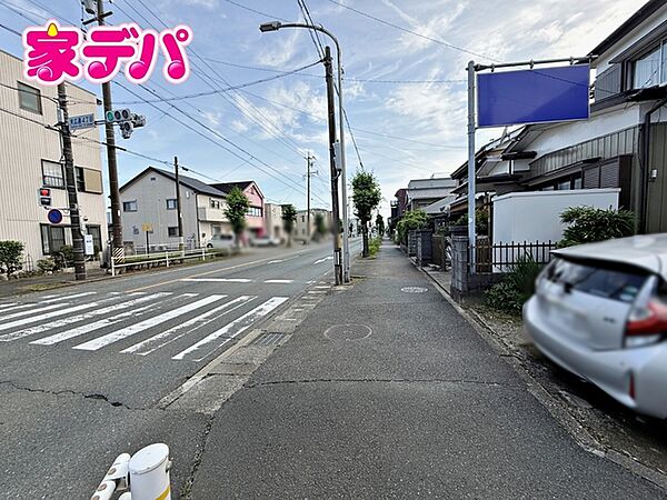前面道路：北東側約10ｍ幅