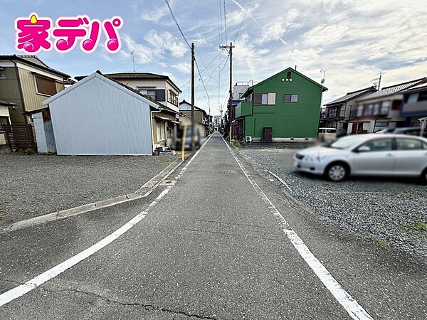 前面道路：北西側約3ｍ幅