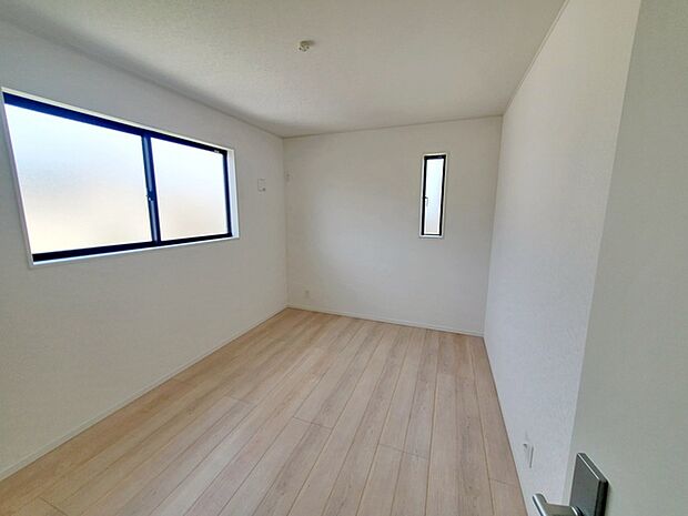 【洋室6帖】 お子様にとっての初めての「自分の部屋」。学習机やベッドの配置もラクラクです。