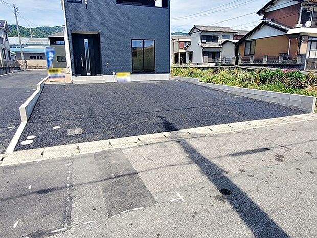 駐車場は2台分を確保、並列で駐車できます。