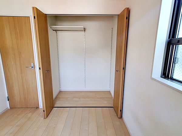 クローゼット付きでいつもお部屋はスッキリ！全居室にある収納スペースは住みやすさへのこだわりです。