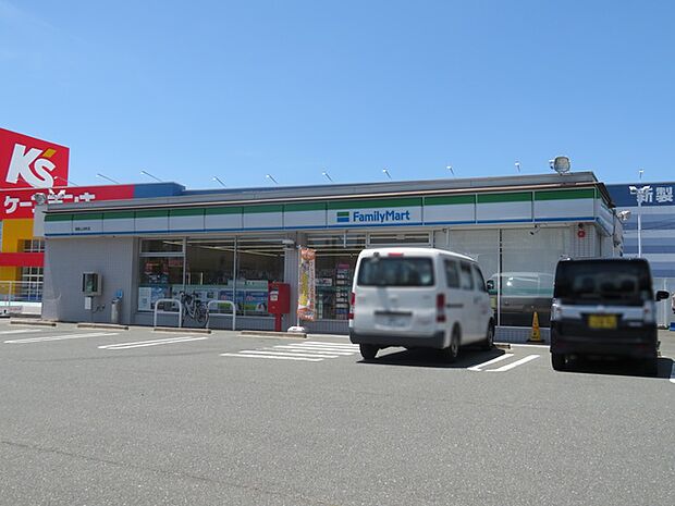 ファミリーマート蒲郡上本町店（580m）
