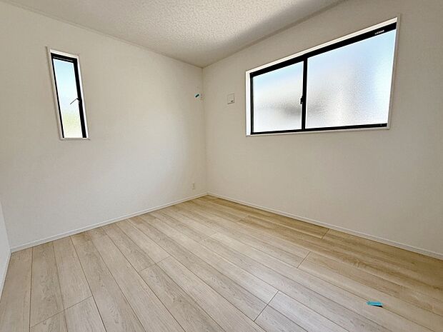 【洋室5.2帖】 お子様にとっての初めての「自分の部屋」。学習机やベッドの配置もラクラクです。 