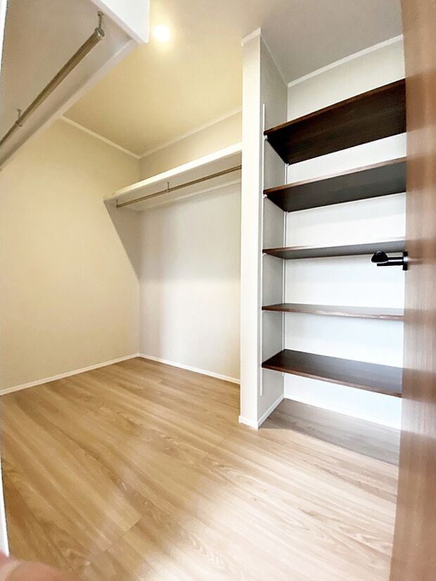 可動棚スペースもあるウォークインクローゼットで収納上手な生活を実現!