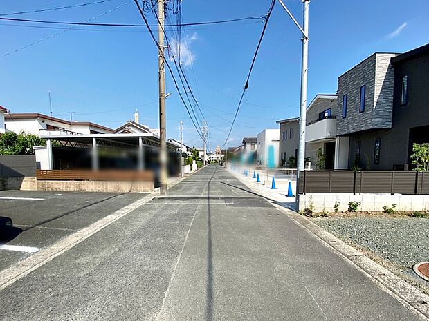 前面道路:北東側6m幅 静かな住宅街で、車の出入りもスムーズです。