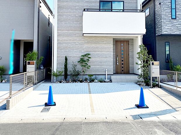 駐車スペースは2台分を確保!並列駐車が可能で車の出し入れもしやすく、運転の苦手な方にも安心です