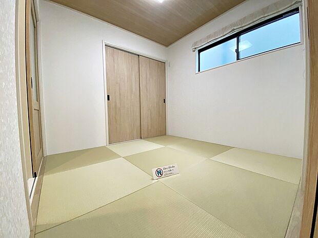 【和室4.5帖】 リビングと続き間の和室は落ち着きますね。ゆったりとした時間を過ごせます。