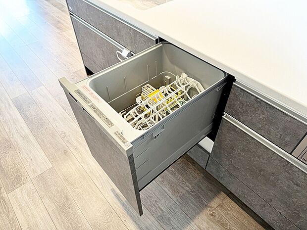 【食器洗浄乾燥機】 環境にも手にも優しい食器洗浄乾燥機付きが嬉しいですね!