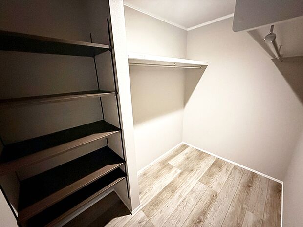 ハンガーにかけた洋服、帽子やバッグ他収納した物を見渡すことができ整理整頓がしやすい!