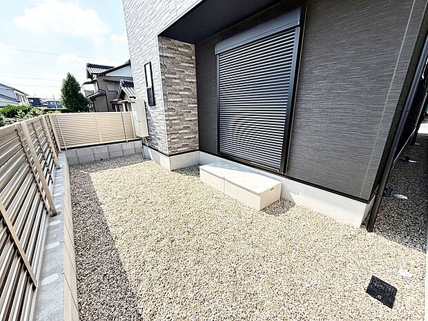 ハーブやお花を植えてガーデニングしたり、楽しみ方は自由自在!