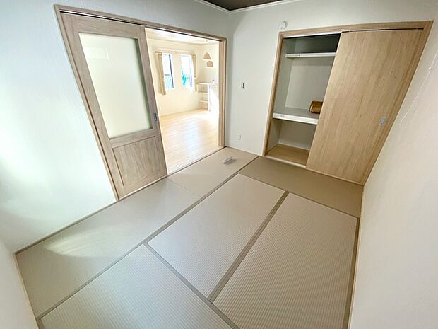 【和室6帖】 続き間の和室は収納スペースとして利用したり、一つのお部屋としてご使用いただけます。 