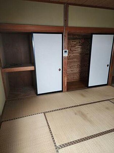 押入付きの和室。布団もすぐ出し入れでき、お昼寝、来客のお泊まりにすぐ対応できます。