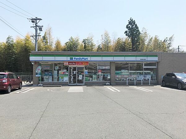 ファミリーマート新城東沖野店（490m）