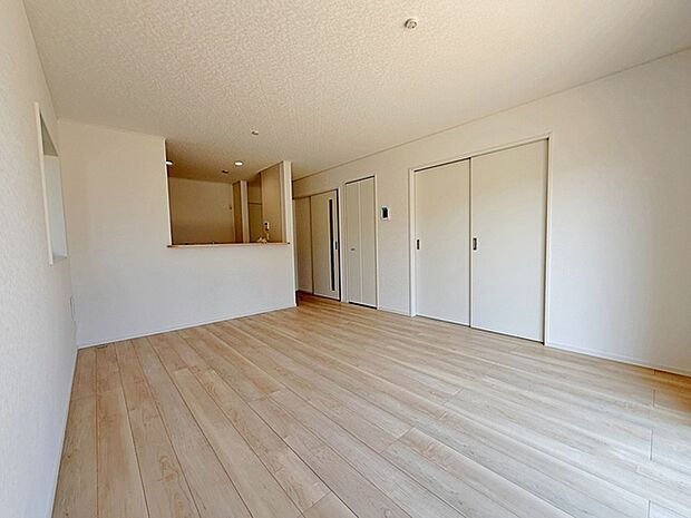 【リビング15帖】 温かみのあるナチュラルテイストのLDK。ダイニングセットを置いてもゆとりがあります!