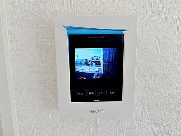 映像と音声で玄関先の様子をチェックできるモニター機能で安心