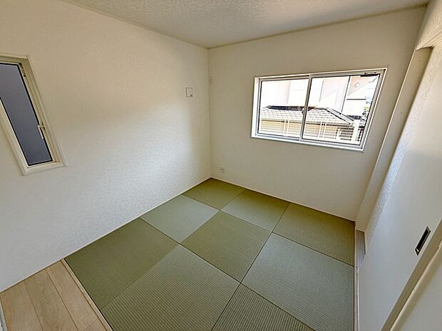 【洋風和室5.2帖】 リビングと続き間の和室は落ち着きますね。ゆったりとした時間を過ごせます。