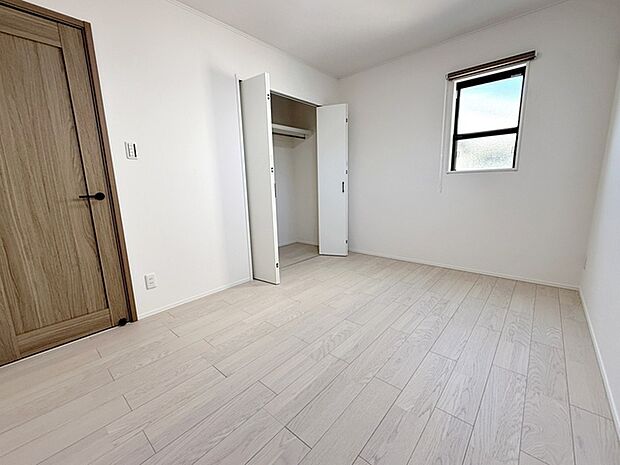 【洋室6帖】 お子様にとっての初めての「自分の部屋」。学習机やベッドの配置もラクラクです。