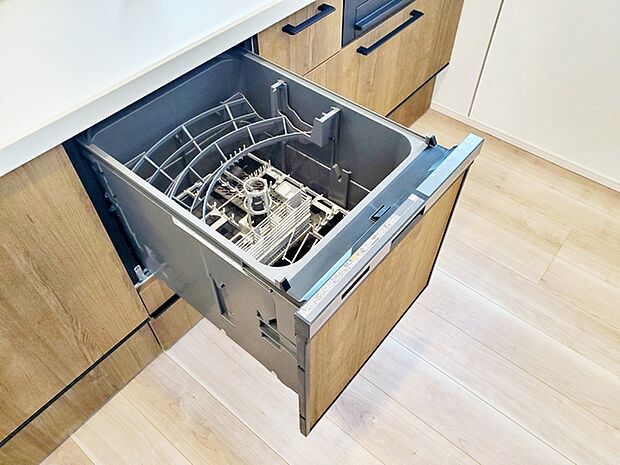 食器洗浄乾燥機は時間のかかる食器洗いを楽にしてくれる上に水道代も安くなるスグレモノ