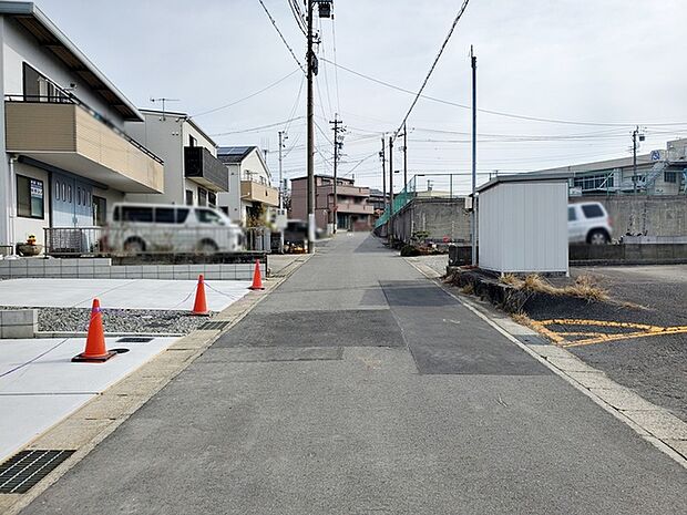 前面道路：南側公道約5ｍ幅