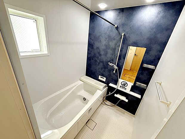 【浴室】 足がしっかりと伸ばせる快適な空間でリラクゼーション。一日の疲れをリフレッシュ！ 