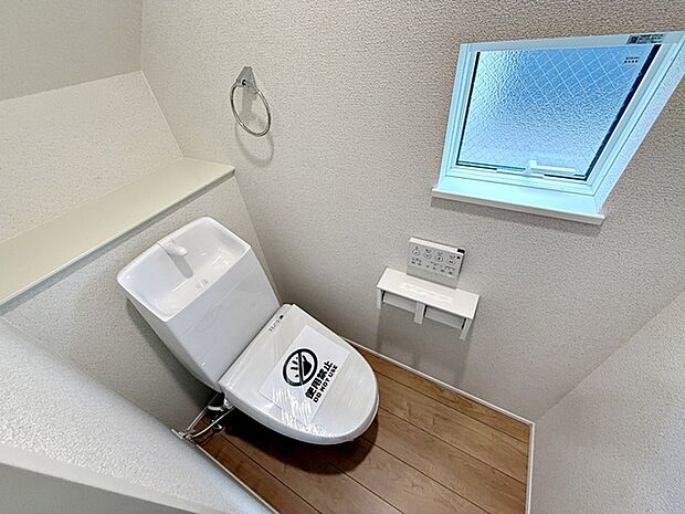 【トイレ】 各フロア1カ所ずつシャワー機能付トイレを設置しており、忙しい朝の混雑も解消！ 