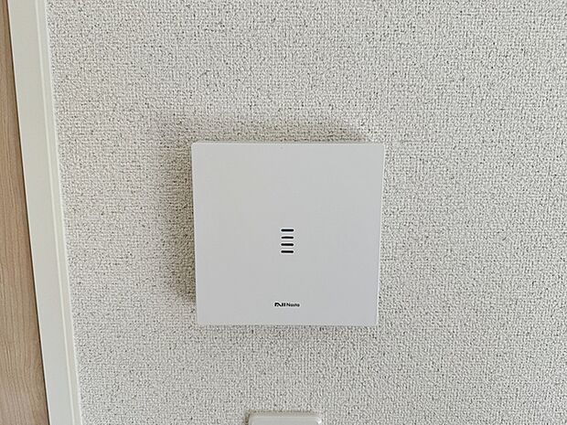 タブレットやスマホで、家中どこにいても応答可能。自動音声もあるので忙しい時に便利です。 