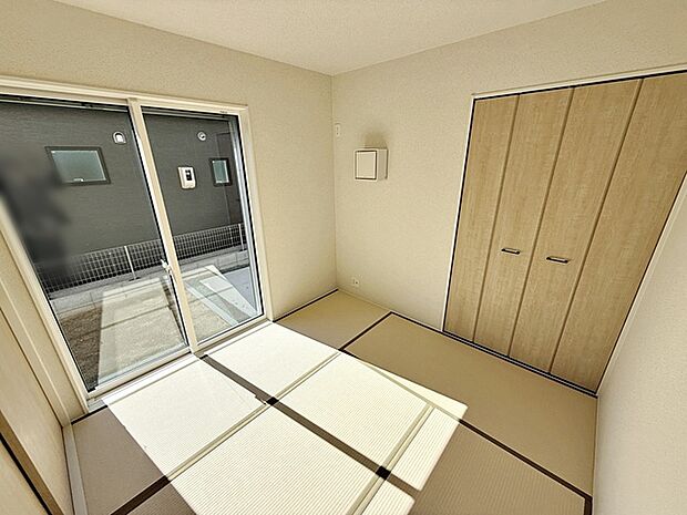 【和室4.5帖】 リビングと続き間の和室は落ち着きますね。ゆったりとした時間を過ごせます。 