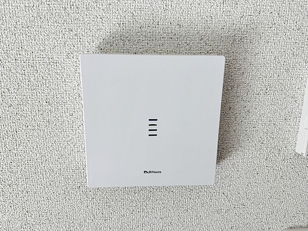 タブレットやスマホで、家中どこにいても応答可能。自動音声もあるので忙しい時に便利です。