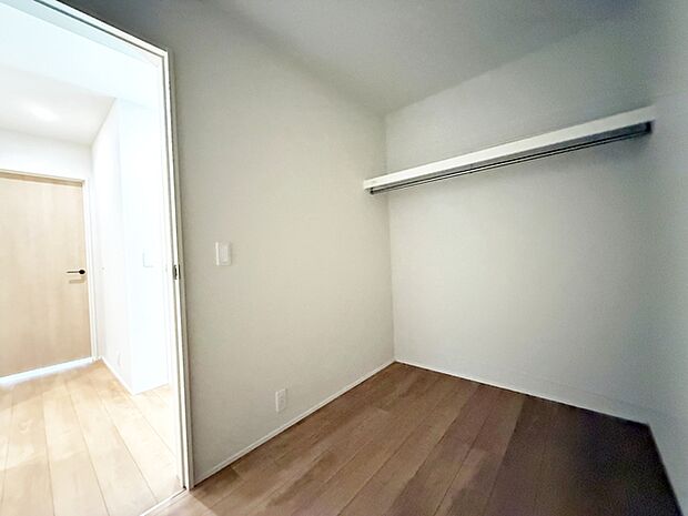 【ファミリークローク】 たくさん物が置けるので、趣味の物や非常用の備蓄庫としても利用できます。 