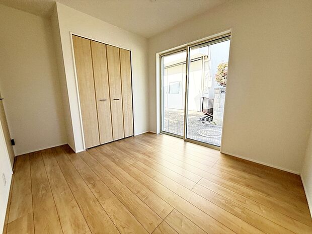 【納戸5.2帖】 収納部屋以外に、趣味を楽しむプライベート空間として活用することも可能です 